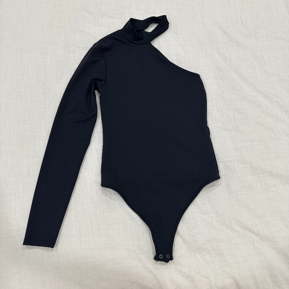 Abercrombie & Fitch Asymmetrical Mock Neck One Sleeve Bodysuit - Black - XS